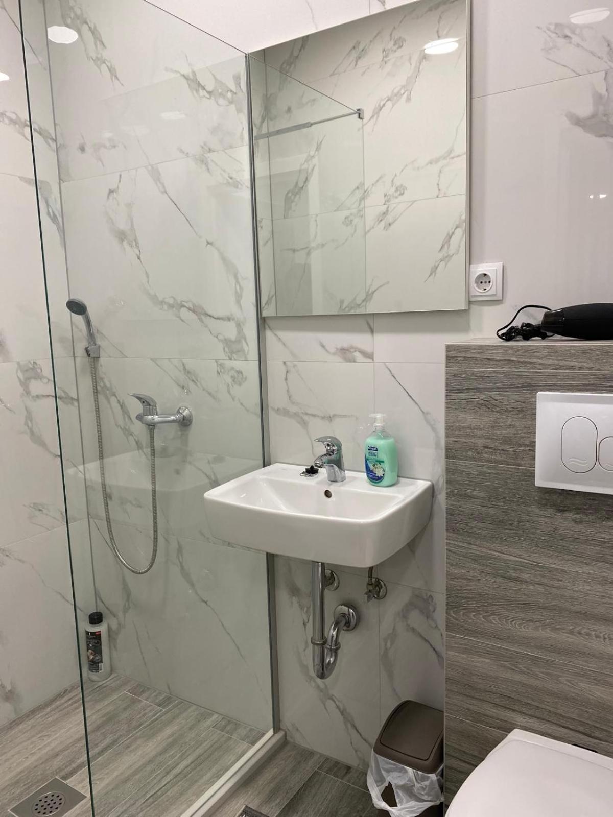 Kiara * موستار